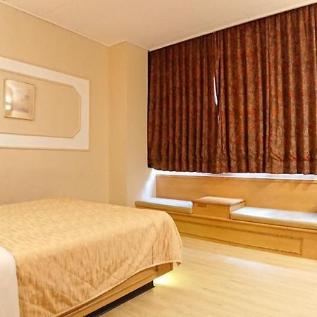 Yes Hotel Chiayi Exterior foto