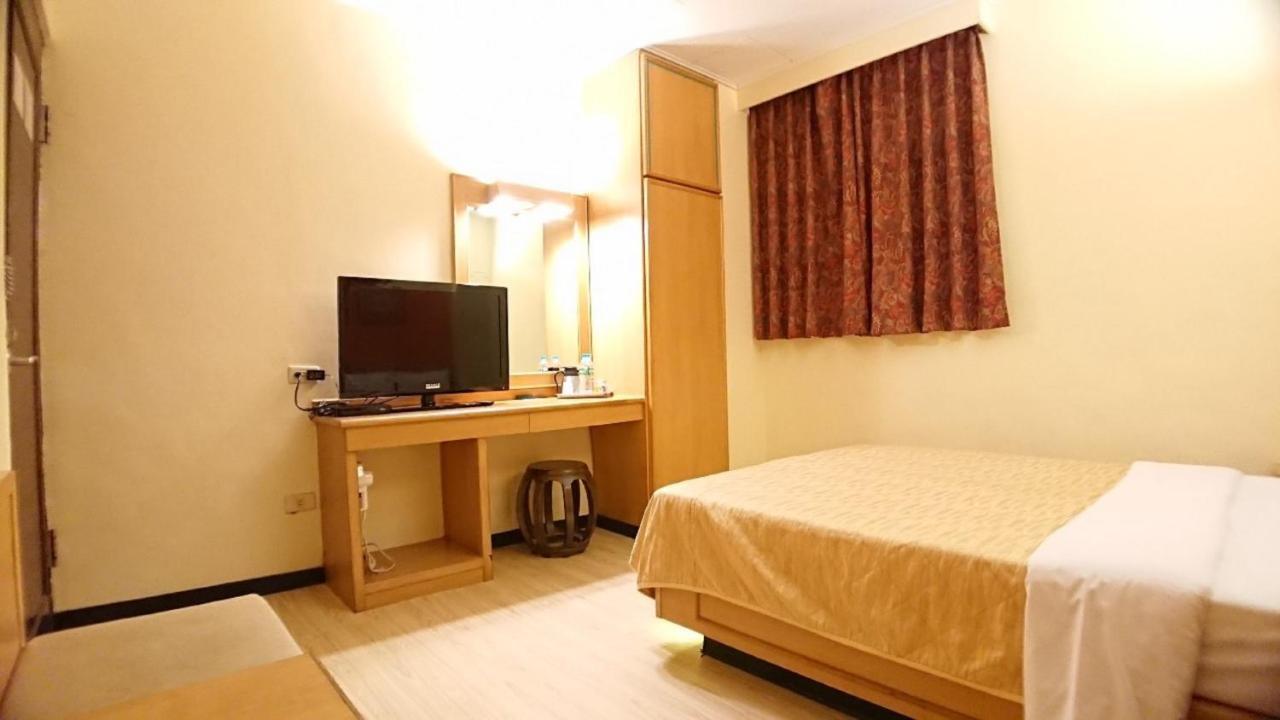 Yes Hotel Chiayi Exterior foto
