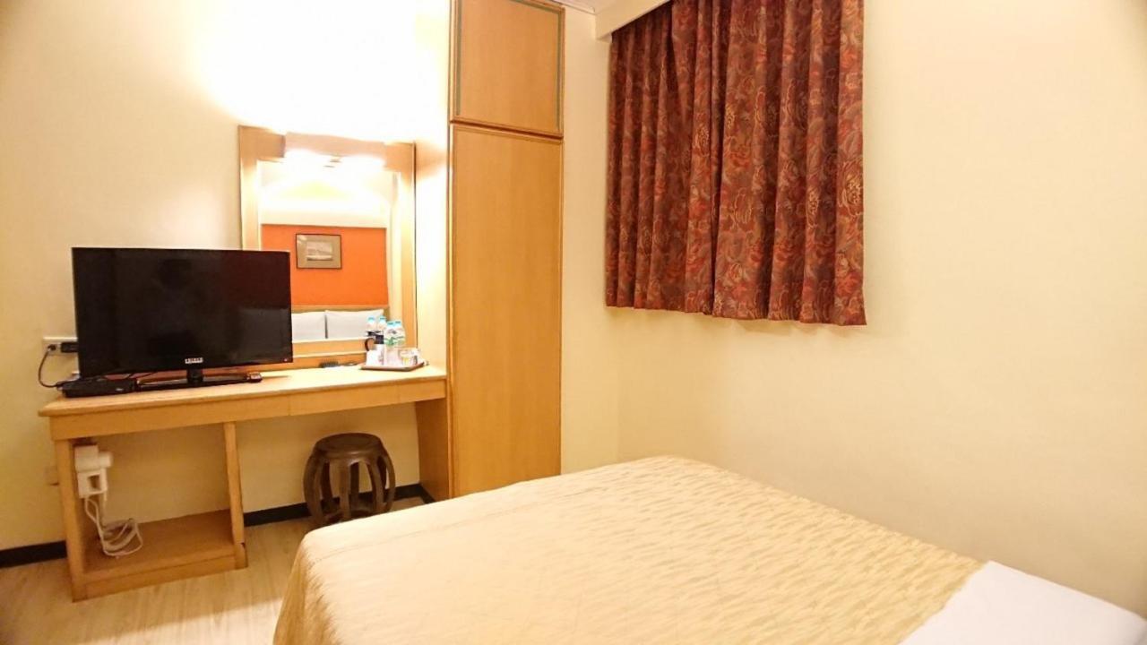 Yes Hotel Chiayi Exterior foto