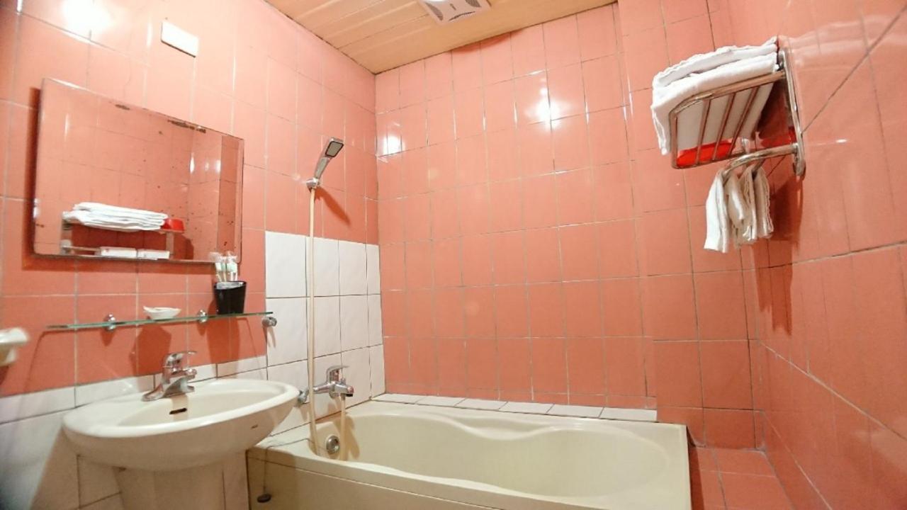Yes Hotel Chiayi Exterior foto